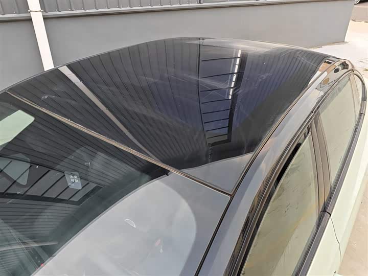 Фото 27 - Hongqi EH7