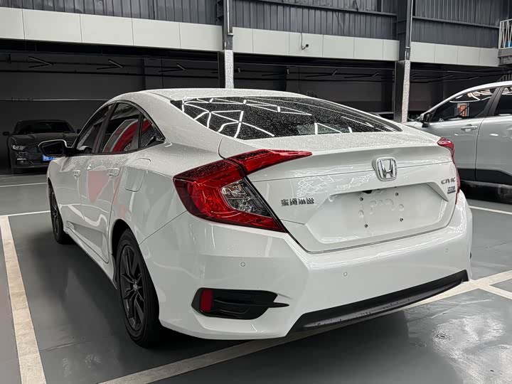 Фото 16 - Honda Civic