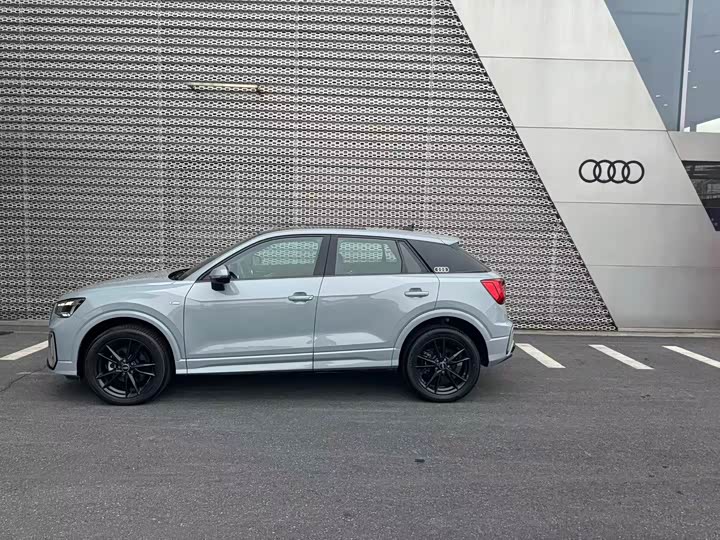 Фото 8 - Audi Q2L