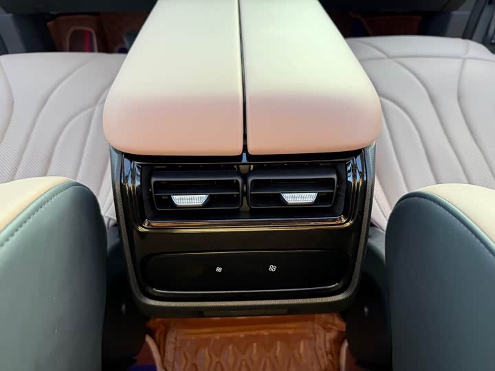 Фото 28 - Chery Tiggo 8L