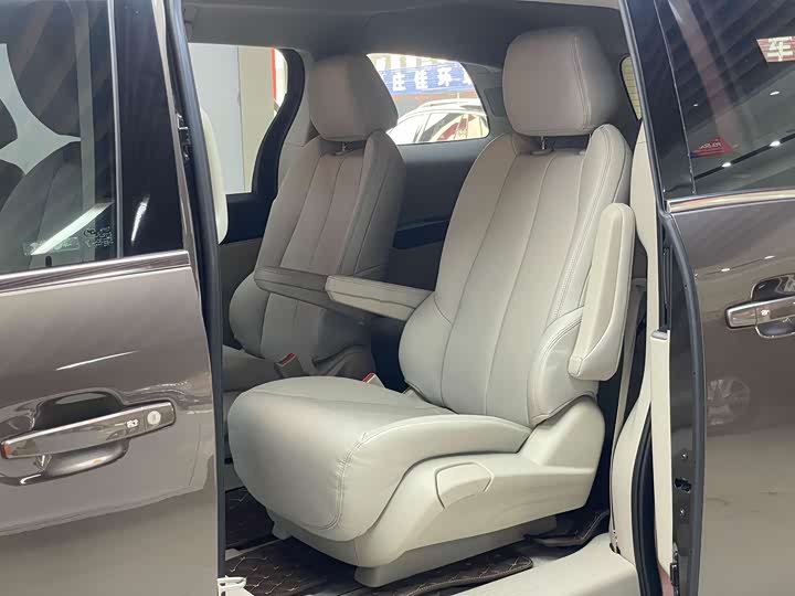 Фото 15 - Buick GL8 ES