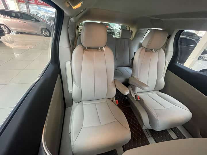 Фото 18 - Buick GL8 ES