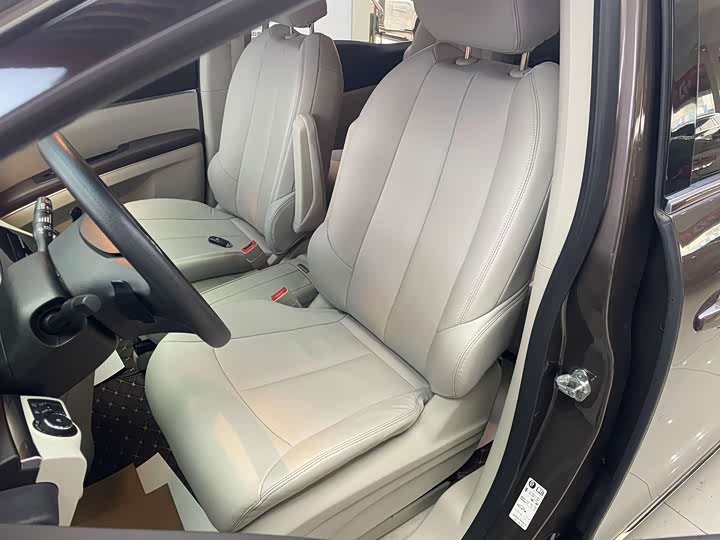 Фото 20 - Buick GL8 ES