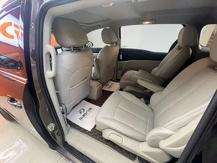 Фото 21 - Buick GL8 ES