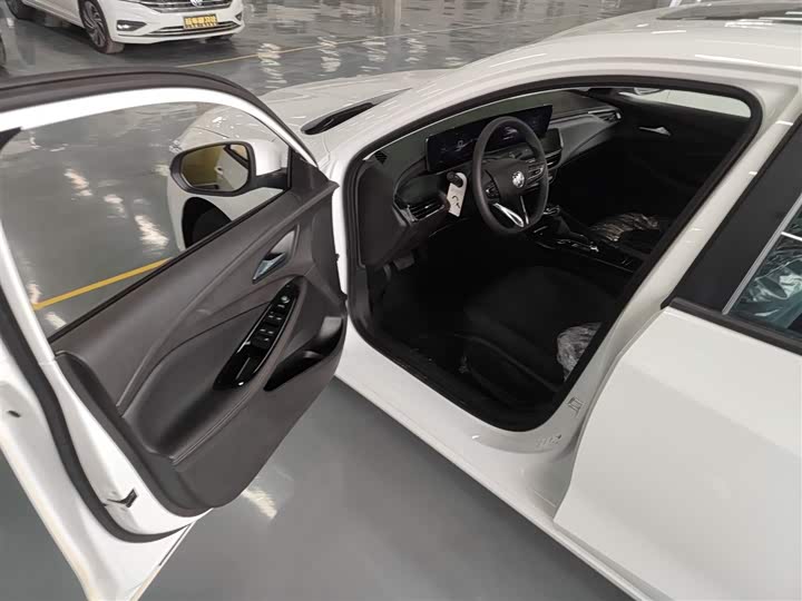 Фото 16 - Buick Verano