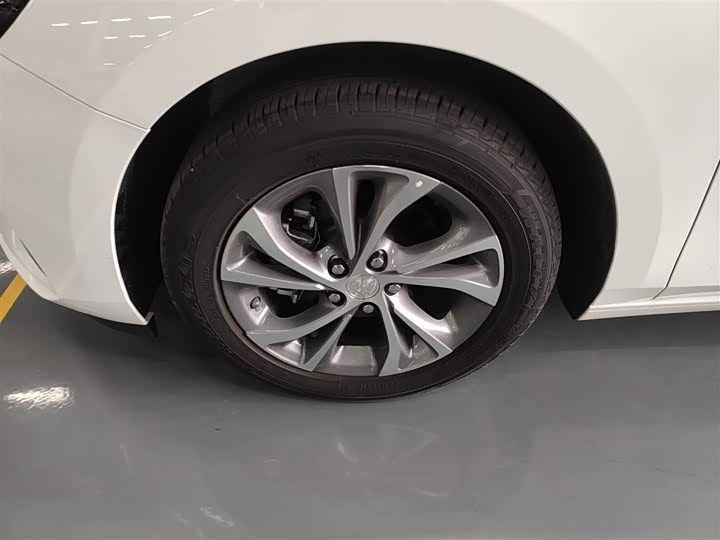 Фото 23 - Buick Verano