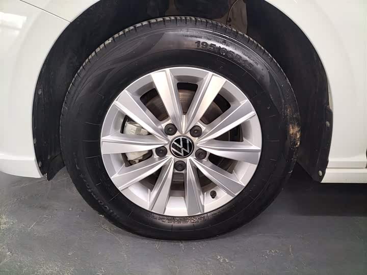 Фото 23 - Volkswagen Lavida