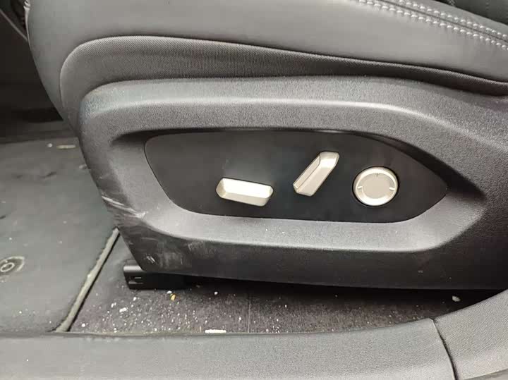 Фото 22 - Nio Onvo L60