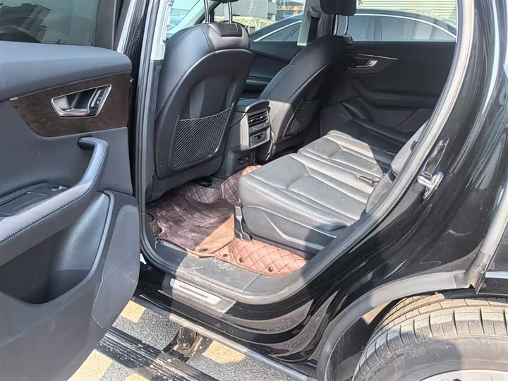 Фото 5 - Audi Q7