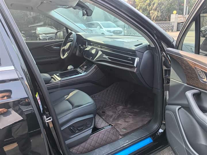 Фото 7 - Audi Q7