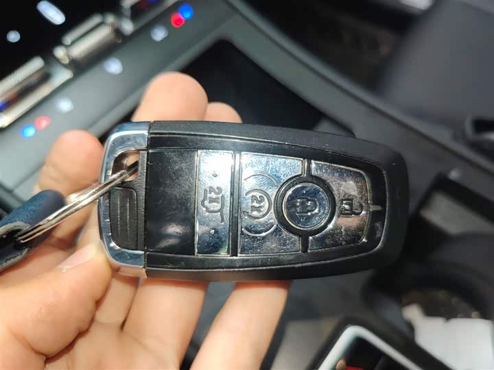 Фото 12 - Lincoln Corsair