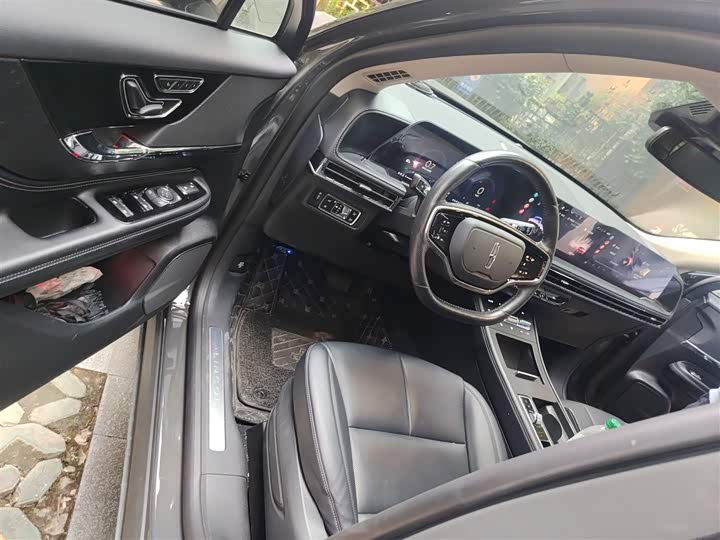 Фото 13 - Lincoln Corsair