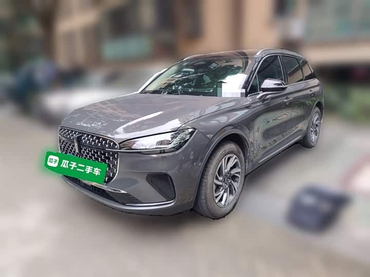 Фото 2 - Lincoln Corsair