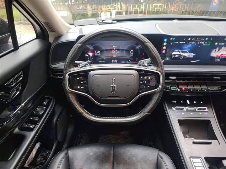 Фото 3 - Lincoln Corsair