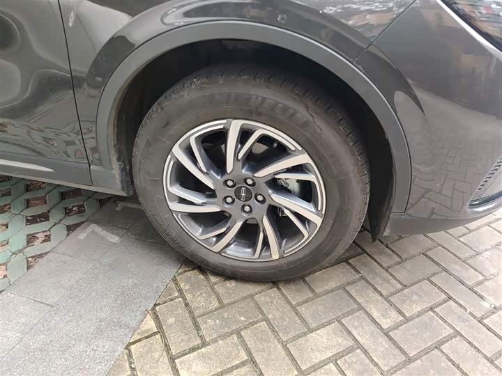 Фото 30 - Lincoln Corsair