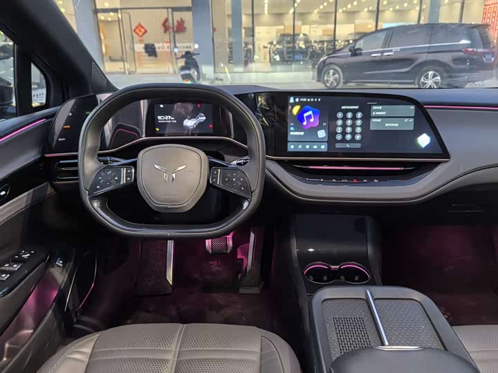 Фото 13 - Hongqi EH7