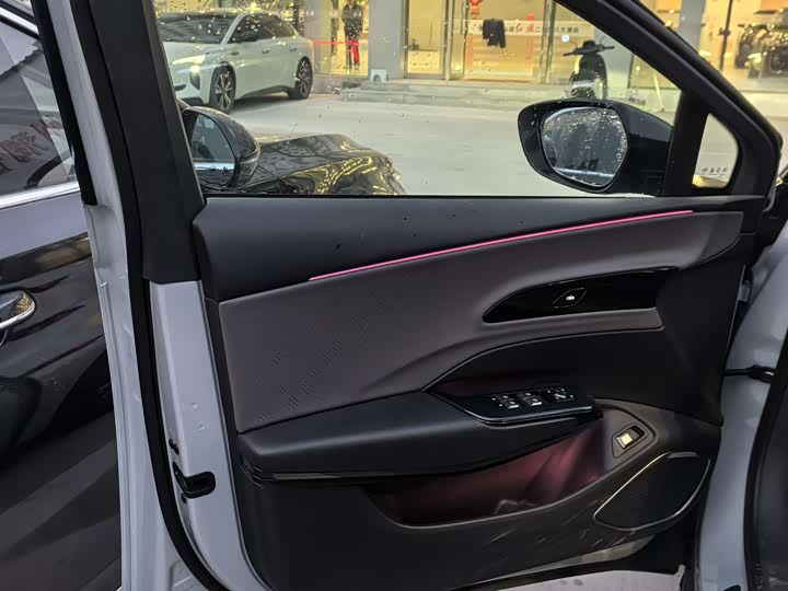 Фото 8 - Hongqi EH7