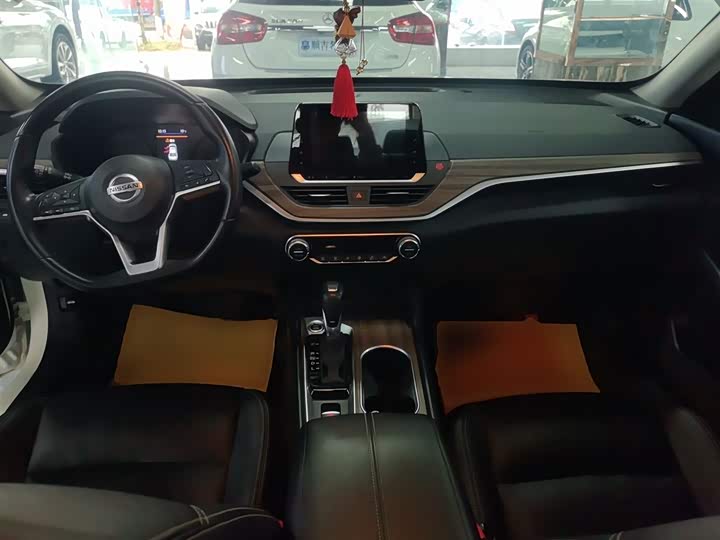 Фото 10 - Nissan Teana