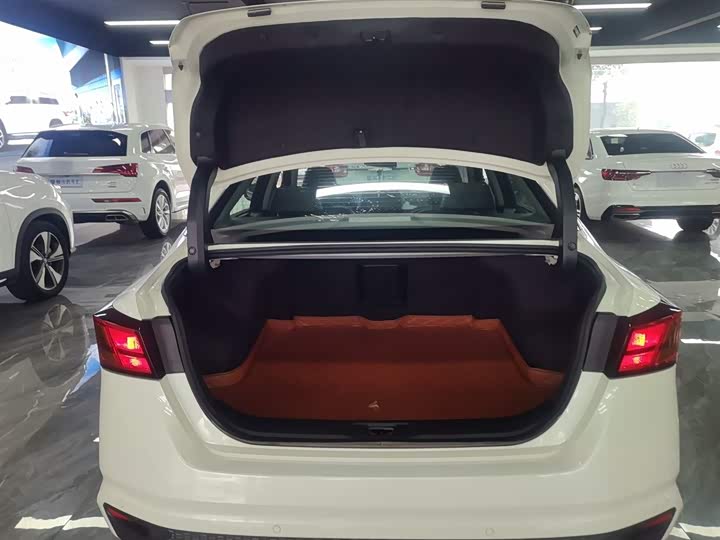 Фото 19 - Nissan Teana