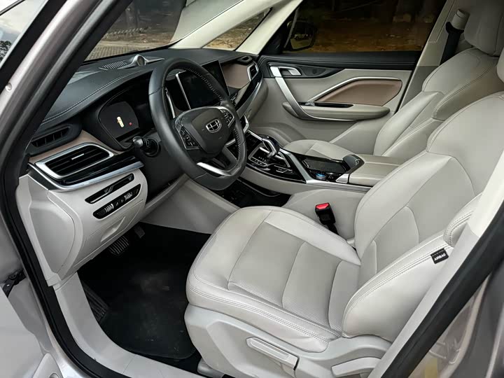 Фото 10 - Geely Jiaji Hybrid