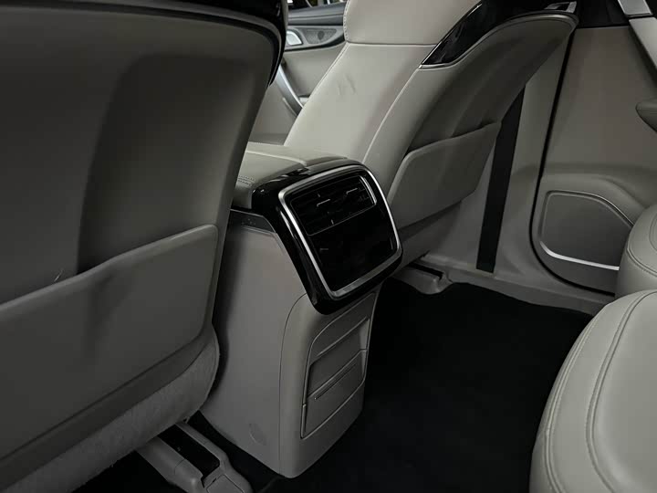 Фото 12 - Geely Jiaji Hybrid