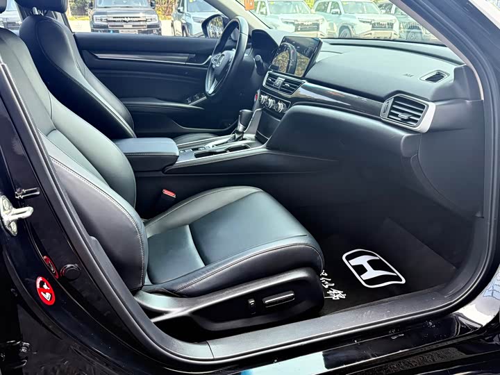 Фото 11 - Honda Accord