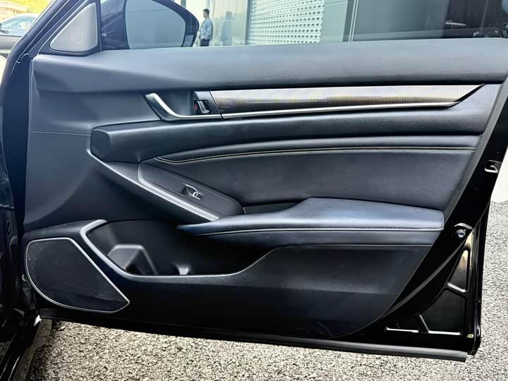 Фото 12 - Honda Accord