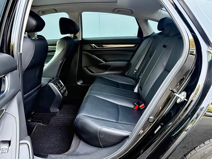 Фото 6 - Honda Accord