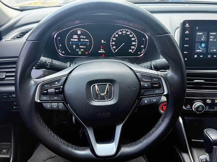 Фото 8 - Honda Accord