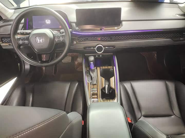 Фото 10 - Honda Accord