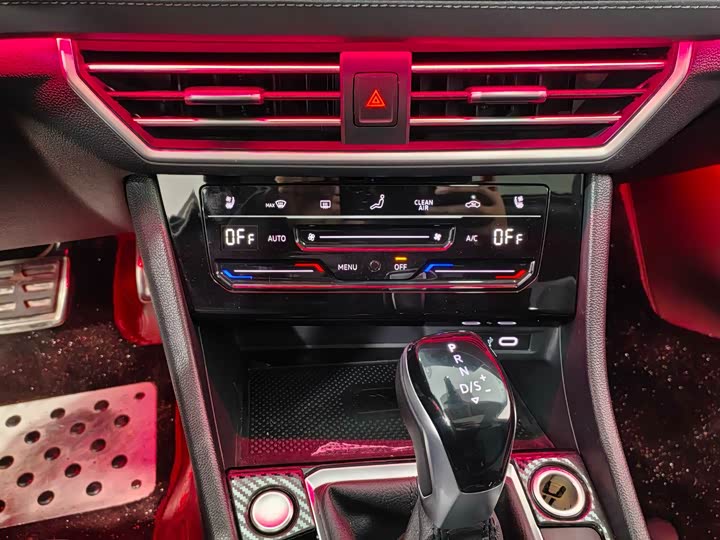 Фото 18 - Volkswagen Sagitar L