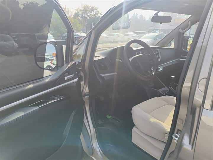 Фото 16 - Dongfeng Forthing Lingzhi M5