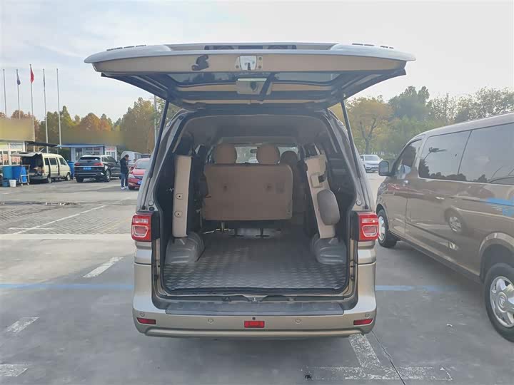 Фото 19 - Dongfeng Forthing Lingzhi M5