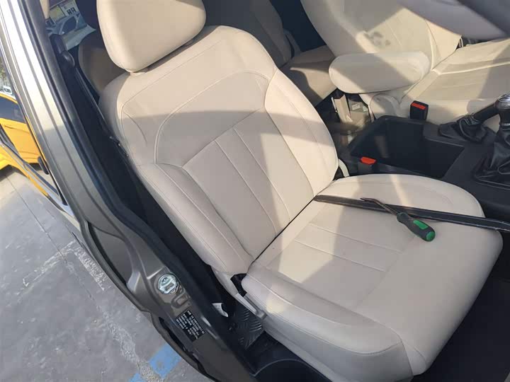 Фото 25 - Dongfeng Forthing Lingzhi M5