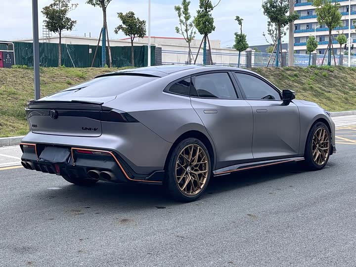 Фото 9 - Changan UNI-V