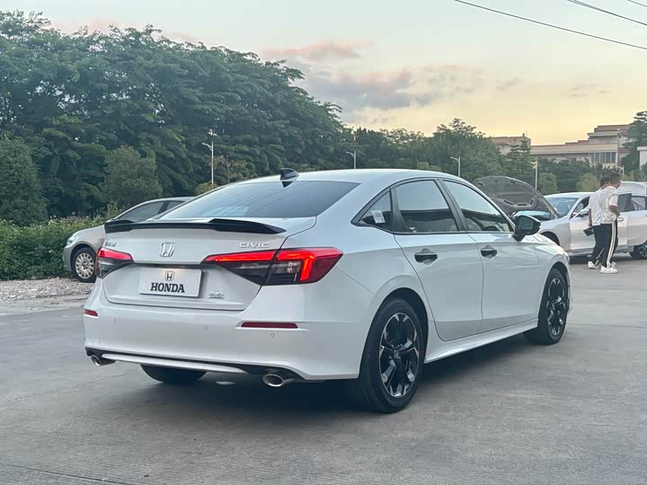 Фото 4 - Honda Civic