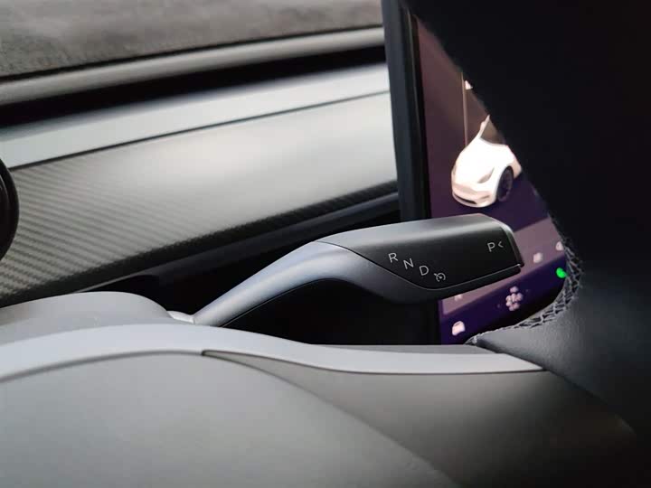 Фото 14 - Tesla Model Y