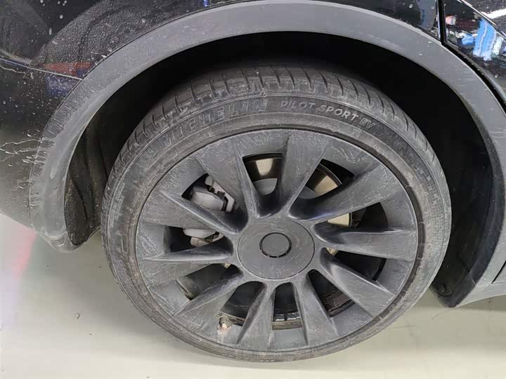 Фото 25 - Tesla Model Y