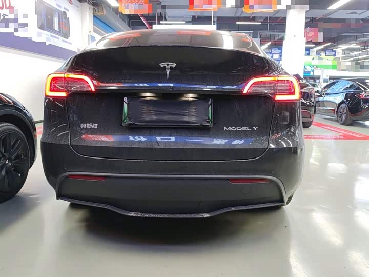 Фото 6 - Tesla Model Y