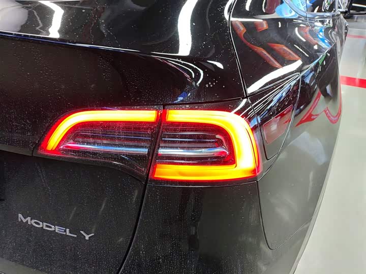 Фото 8 - Tesla Model Y
