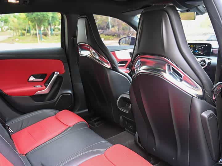 Фото 13 - Mercedes-Benz A-Class AMG