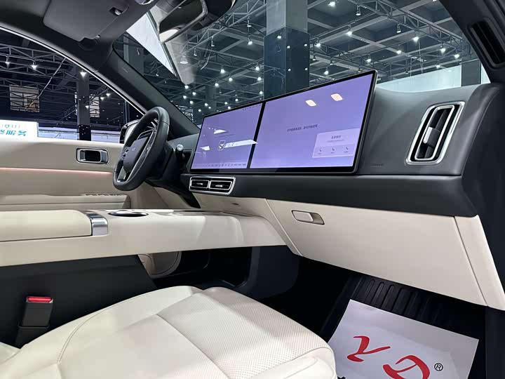 Фото 12 - LiXiang L6