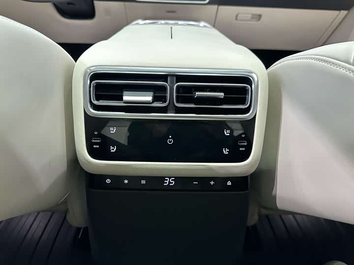 Фото 13 - LiXiang L6