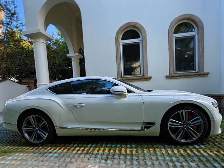 Фото 3 - Bentley Continental GT