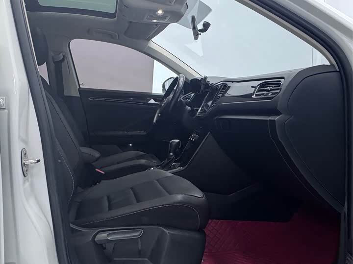 Фото 10 - Volkswagen T-Roc