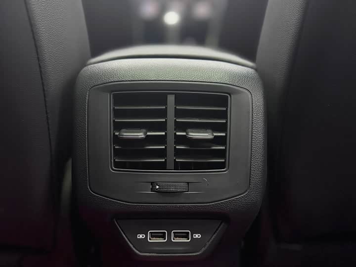 Фото 11 - Volkswagen T-Roc