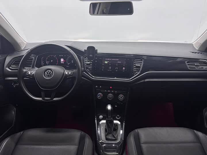 Фото 13 - Volkswagen T-Roc