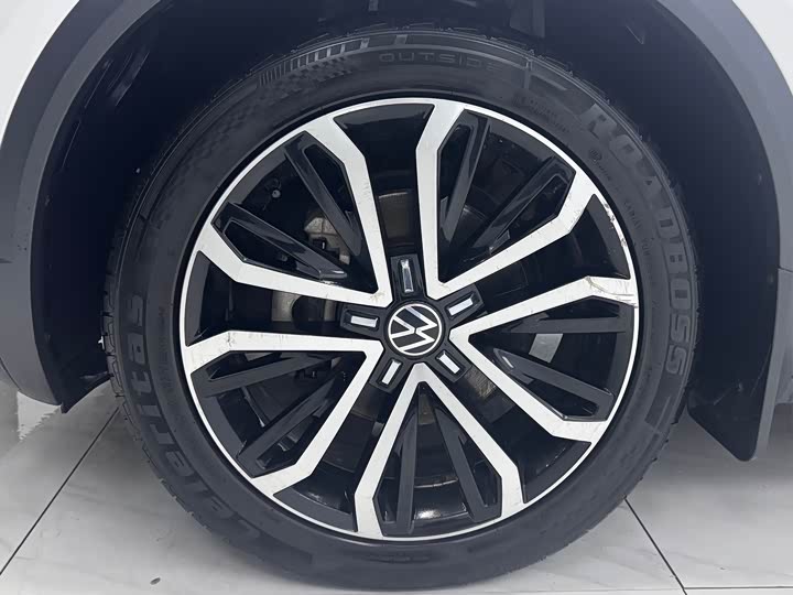 Фото 18 - Volkswagen T-Roc