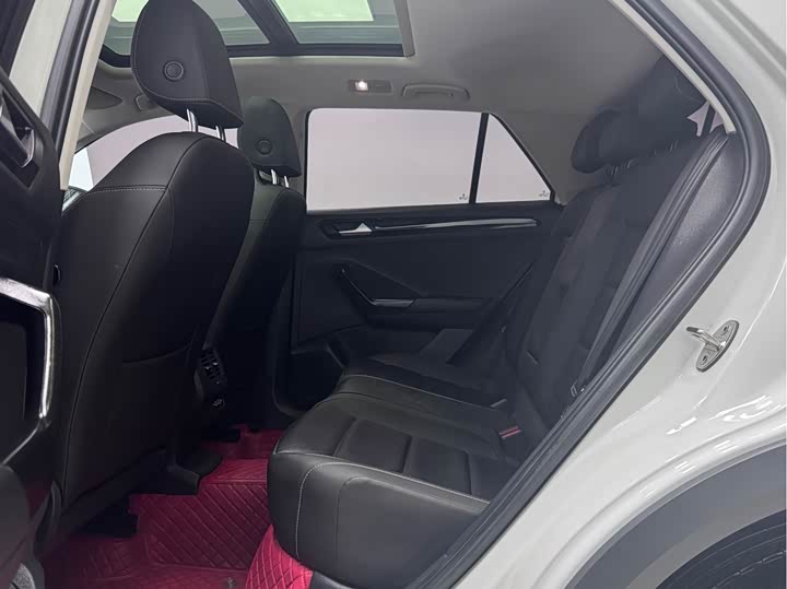 Фото 8 - Volkswagen T-Roc