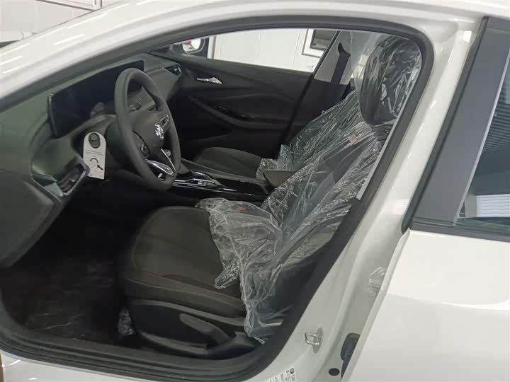 Фото 15 - Buick Verano